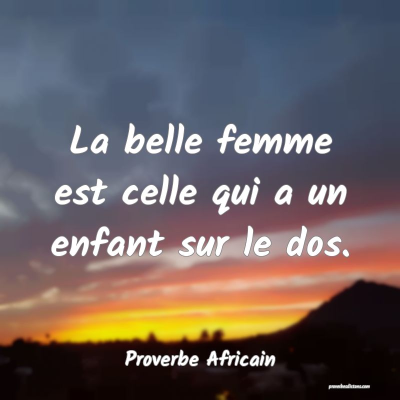 La belle femme est celle qui a un enfant sur le dos.