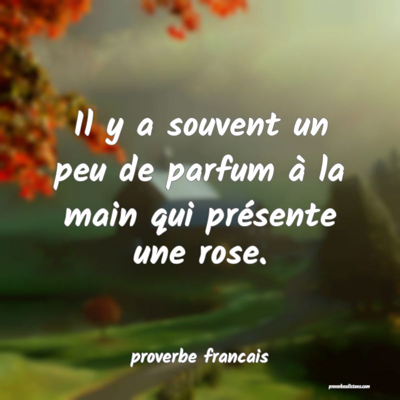 Il y a souvent un peu de parfum à la main qui présente une rose.