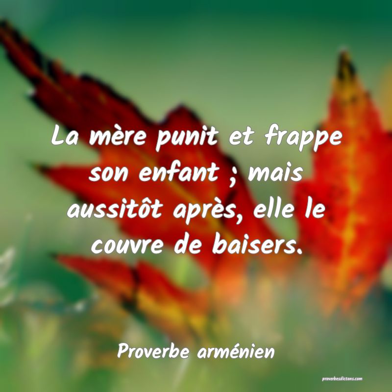 La mère punit et frappe son enfant ; mais aussitôt après, elle le couvre de baisers.