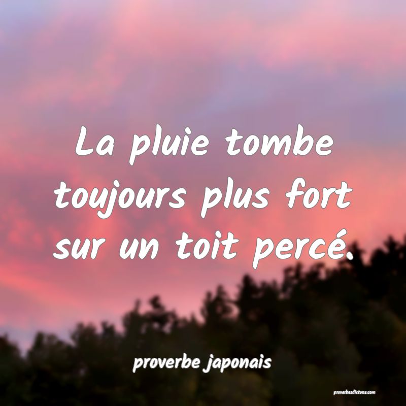  La pluie tombe toujours plus fort sur un toit percé.