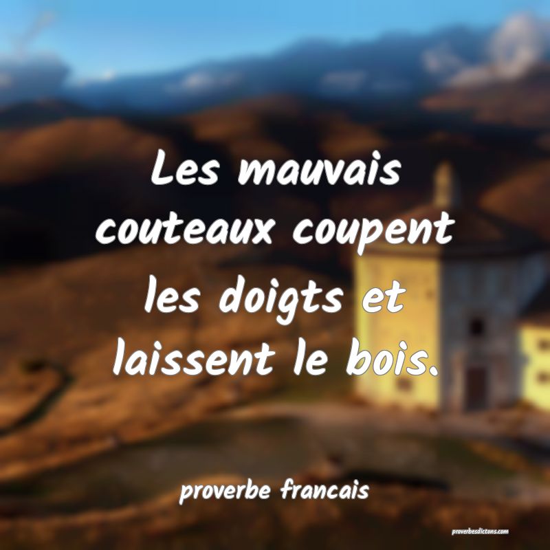 Les mauvais couteaux coupent les doigts et laissent le bois.