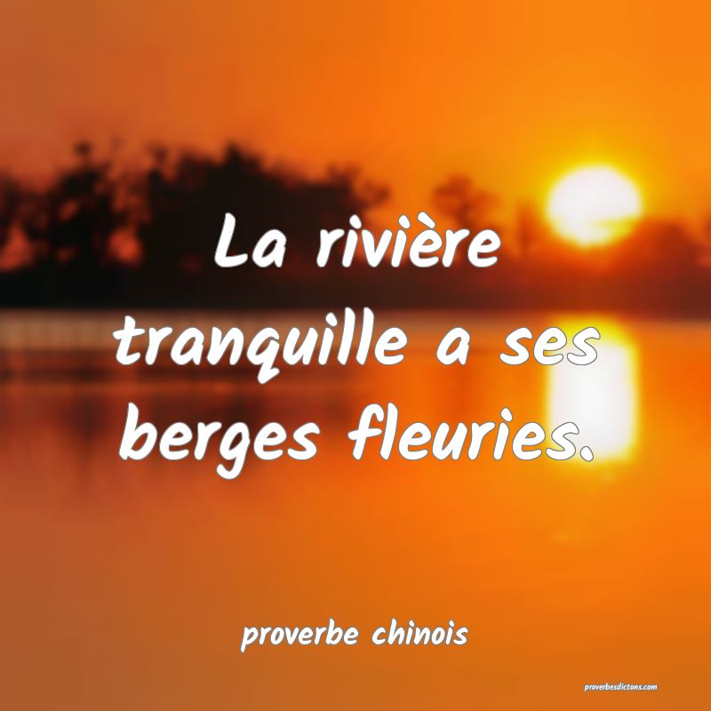  La rivière tranquille a ses berges fleuries.