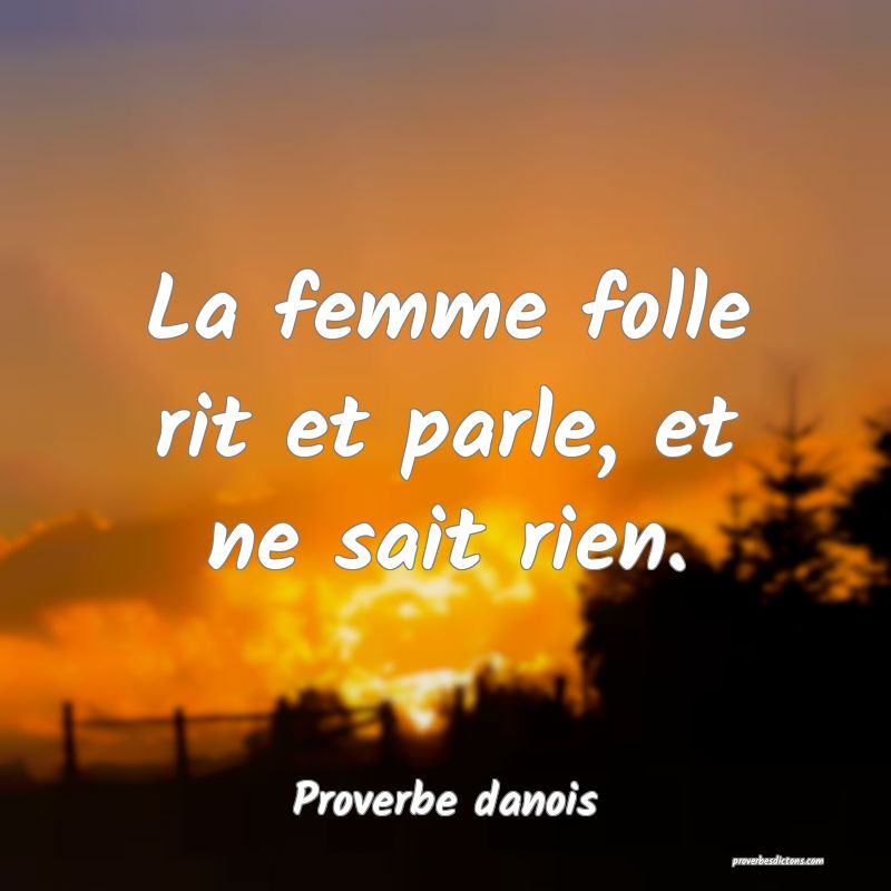 La femme folle rit et parle, et ne sait rien.