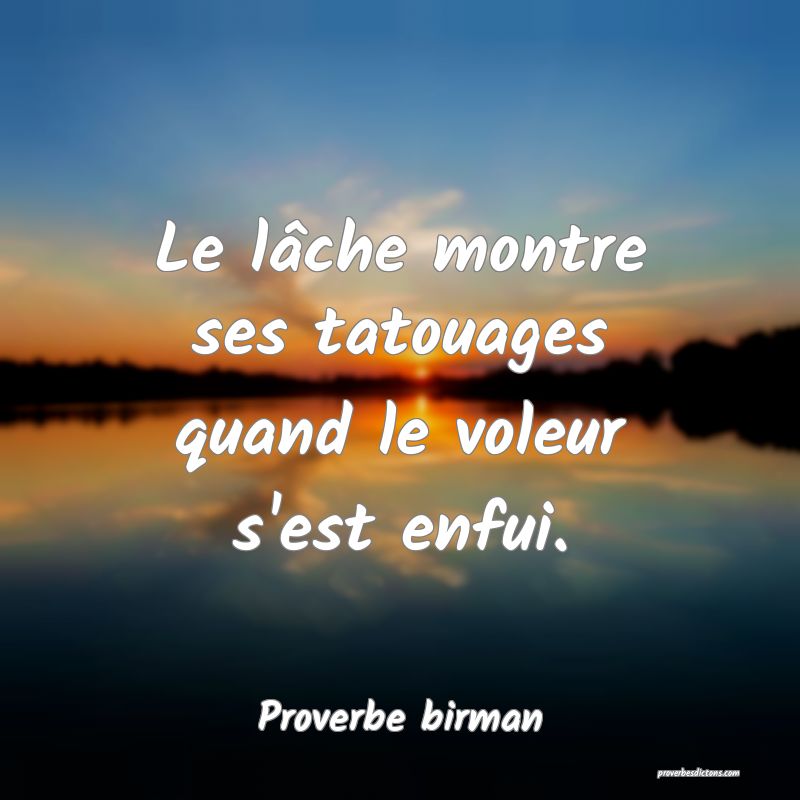 Le lâche montre ses tatouages quand le voleur s'est enfui.