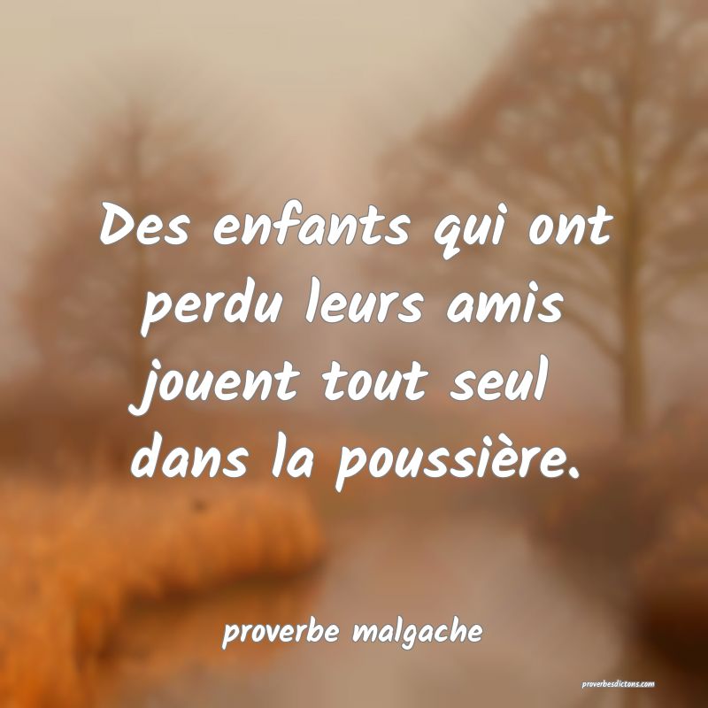  Des enfants qui ont perdu leurs amis jouent tout seul dans la poussière.