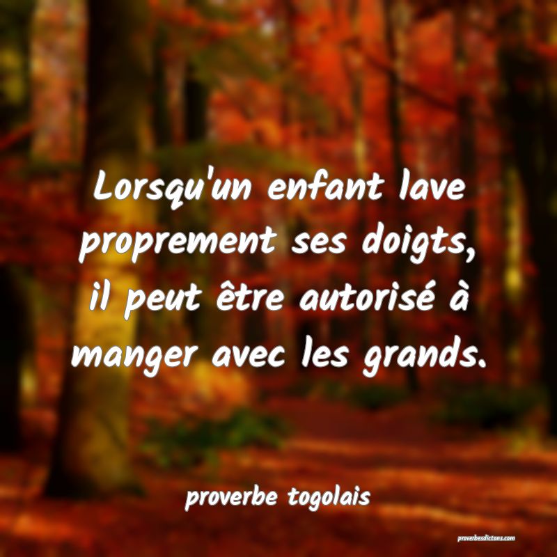  Lorsqu'un enfant lave proprement ses doigts, il peut être autorisé à manger avec les grands.