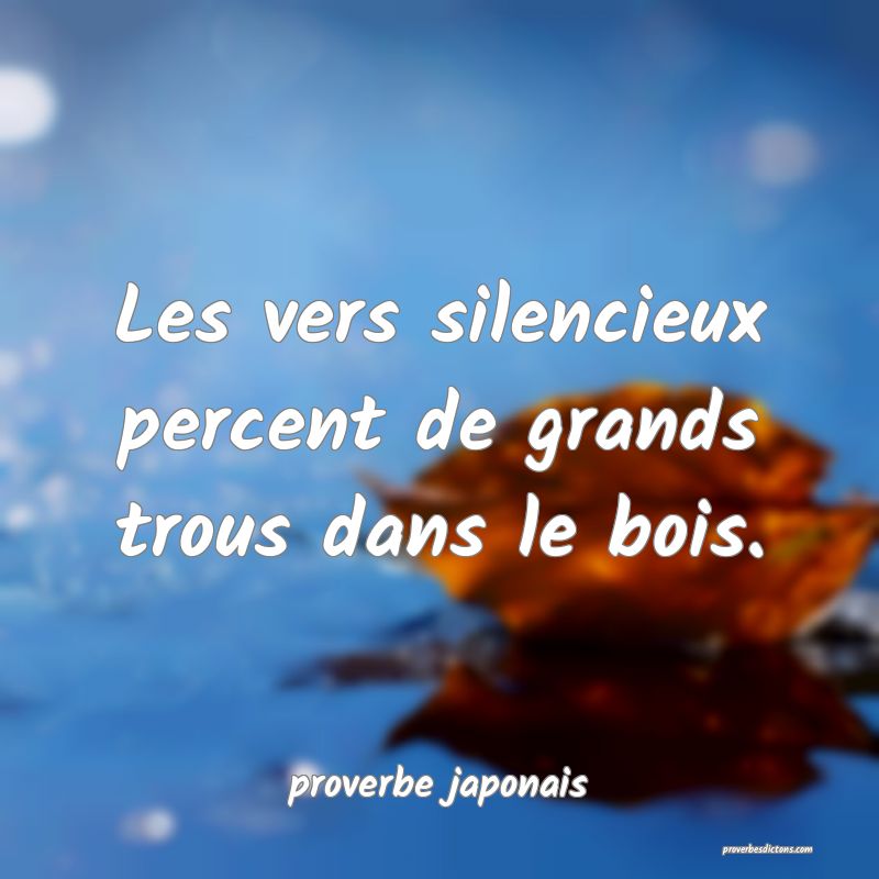  Les vers silencieux percent de grands trous dans le bois.