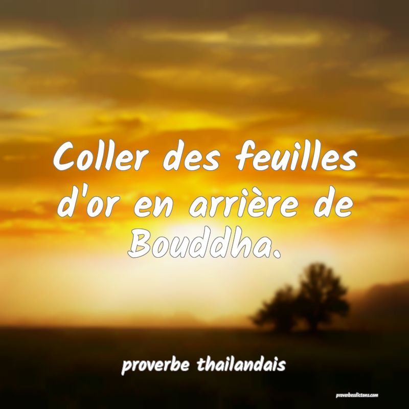 Coller des feuilles d'or en arrière de Bouddha.