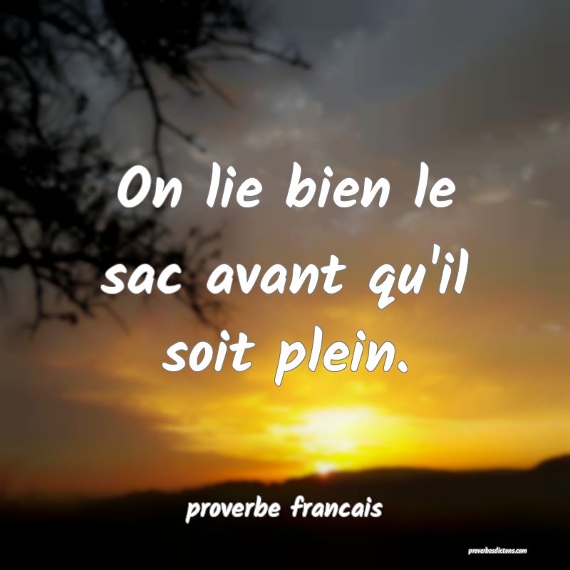 On lie bien le sac avant qu'il soit plein.