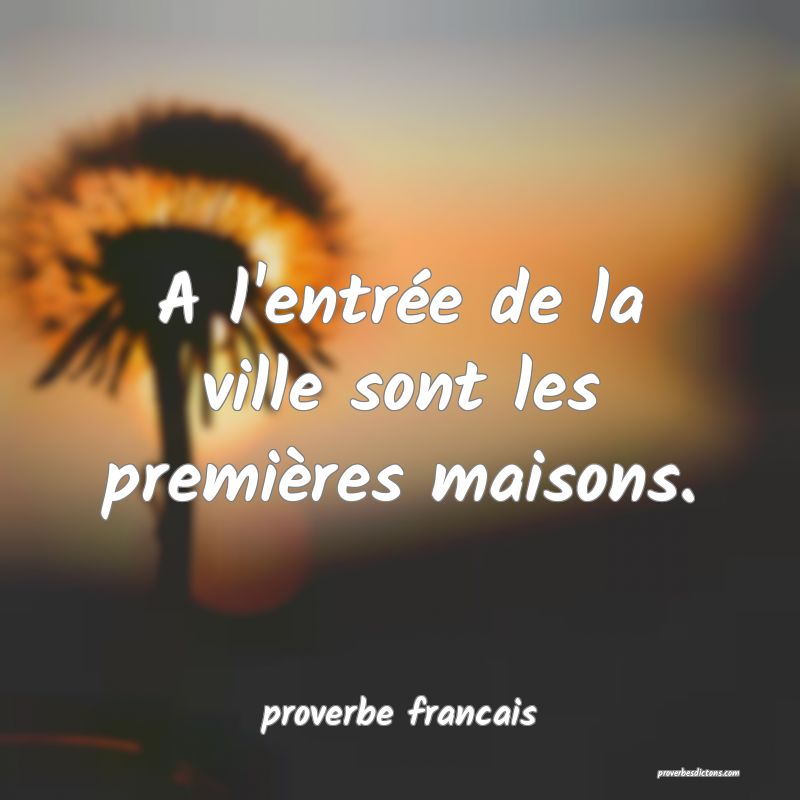 A l'entrée de la ville sont les premières maisons.